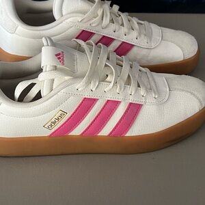 Adidas Women's White and Pink Sneakers with Gum Sole